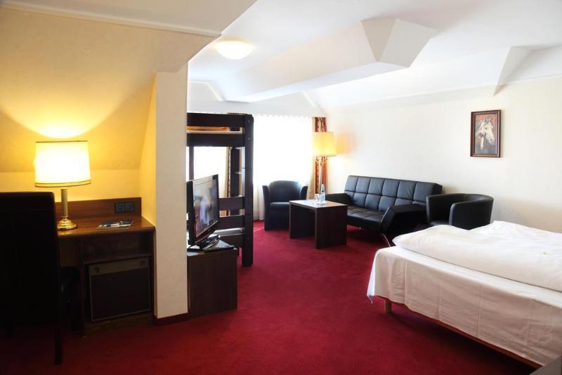 Lobinger Hotel Weisses Ross Langenau Extérieur photo